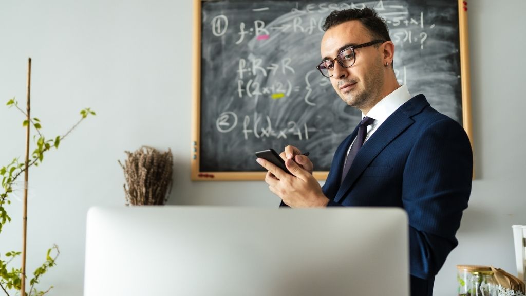 Bilimsel İş Birliği İçin Akademisyen Aramak